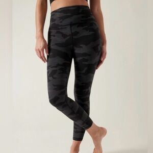 Athleta Ultimate Camo 7/8 Tight